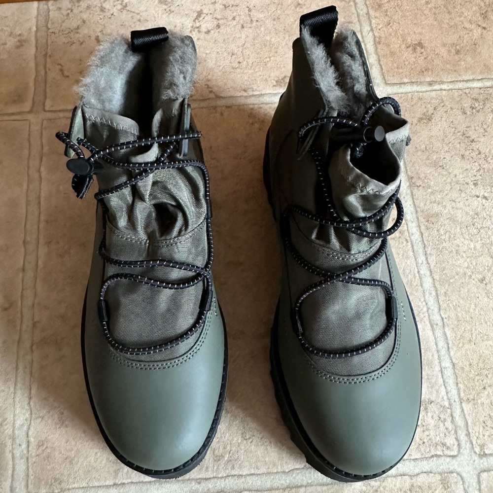 NWOB Ugg Classic Rising Platform Toggle Boot Sage Green Army Green Size 7 - Picture 3 of 7